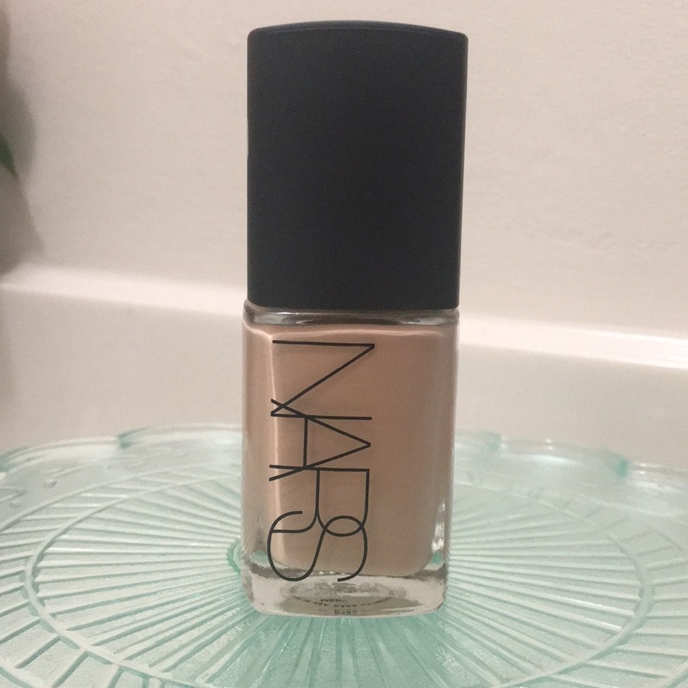 NARS Sheer Glow Foundation in Santa Fe